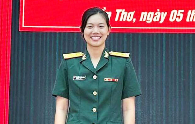 Ánh Viên khoe quân hàm Trung tá khiến dân mạng trầm trồ