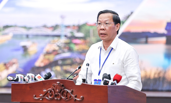 Chủ tịch TP.HCM: Người đứng đầu phải rà soát thông tin, kịp thời trả lời báo chí