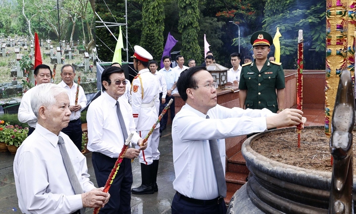 Chủ tịch nước Võ Văn Thưởng dự lễ giỗ các anh hùng liệt sỹ tại Côn Đảo