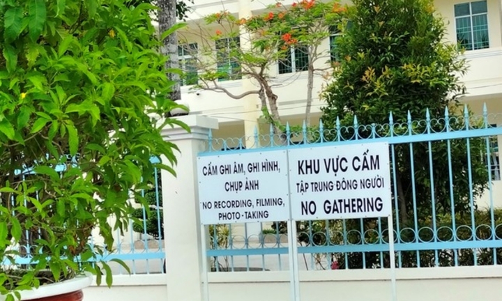 Nhiều cơ quan, đơn vị ở Bạc Liêu phải tháo biển ‘cấm quay phim, chụp ảnh’
