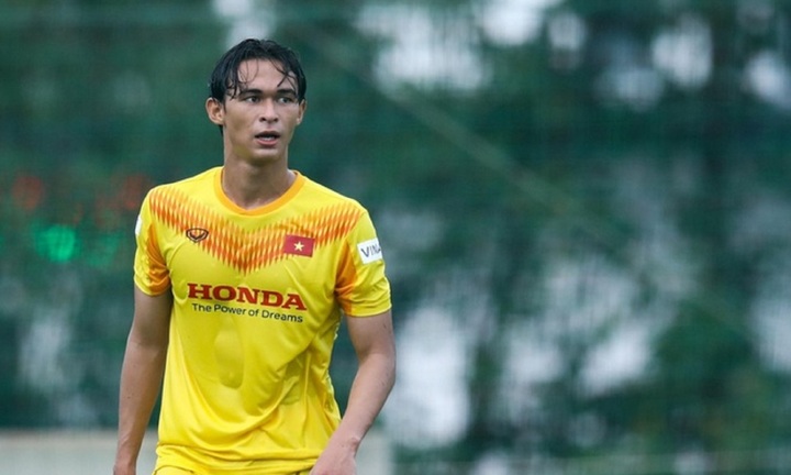 Cựu tuyển thủ U23 Việt Nam tố CLB nợ tiền 'lót tay'