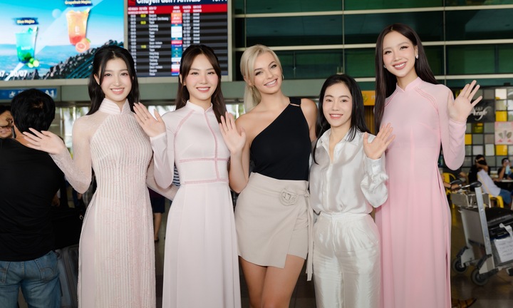 Đương kim Hoa hậu thế giới Karolina Bielawska đến Việt Nam