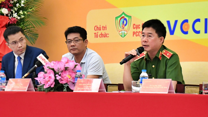 Cán bộ kiểm tra phòng cháy chữa cháy mất một thời gian rất lơ là và à ơi