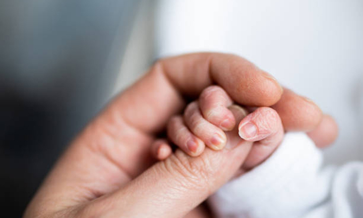 Bà ngoại 50 tuổi mang thai tự nhiên