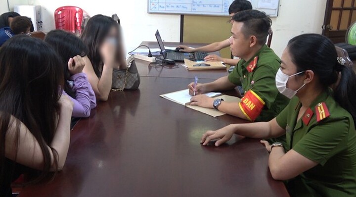 Bắt giữ 'tú ông' trong đường dây môi giới mại dâm ở Huế