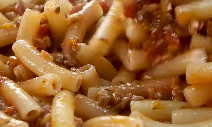 Tiếp viên hàng không tiết lộ 4 thứ họ không dám ăn trên máy bay