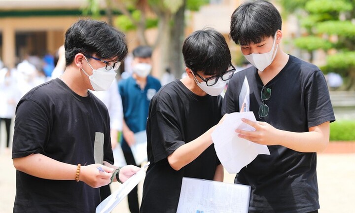 Điểm sàn vào Đại học Kinh tế quốc dân từ 20 điểm