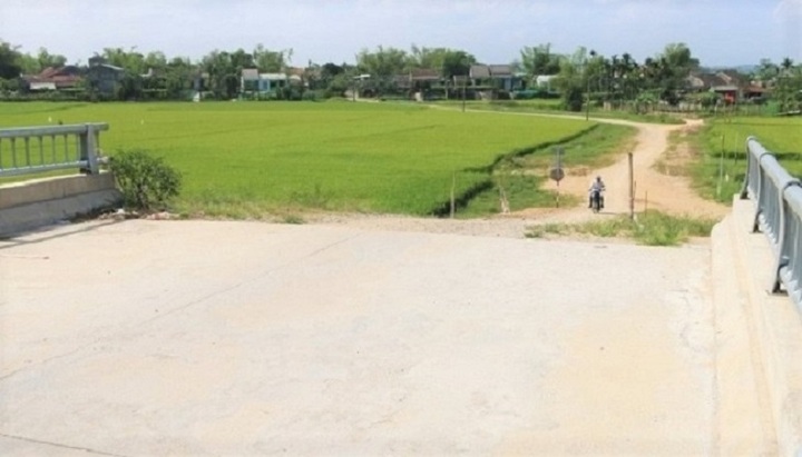 Cầu gần 40 tỷ xây xong không có đường dẫn: Lãnh đạo Quảng Nam yêu cầu huyện khẩn trương thực hiện