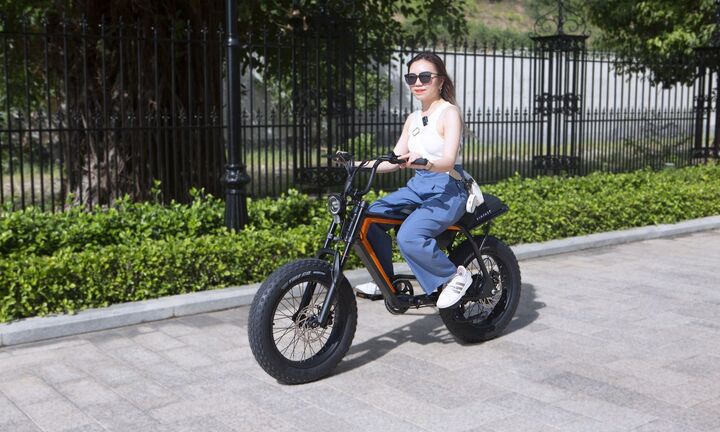 Xe đạp điện VinFast - phương tiện ‘xanh’ kiểu mới cho khách Việt