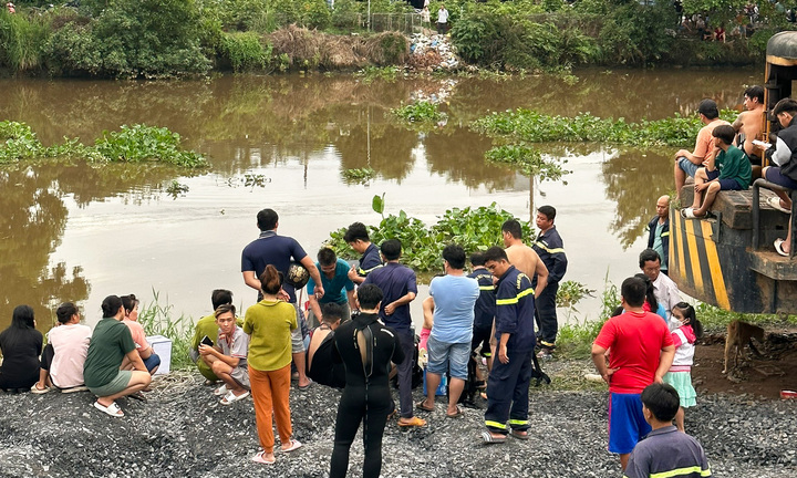 TP.HCM: Bơi qua sông sau cuộc nhậu, 2 thanh niên mất tích