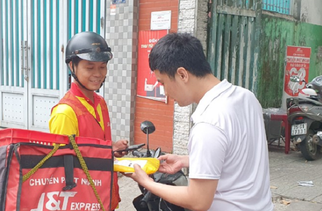 J&T Express trao thưởng gần 300 triệu cho shipper