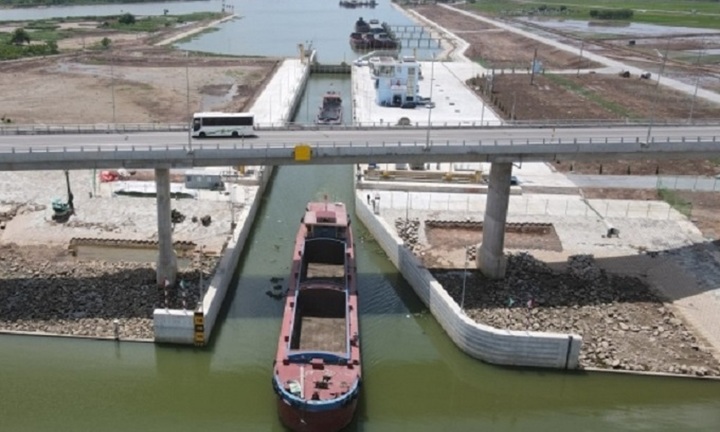 Chính thức thông kênh nối Đáy - Ninh Cơ hơn 100 triệu USD cho tàu qua lại