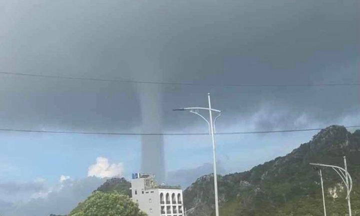 Vòi rồng xuất hiện ở khu vực biển Hải Phòng