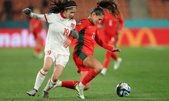 HLV Bồ Đào Nha bắt bài đội tuyển nữ Việt Nam