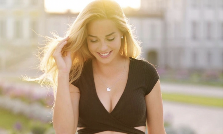 Lỡ hẹn với World Cup nữ 2023, tuyển thủ Đức được mời chụp ảnh khỏa thân