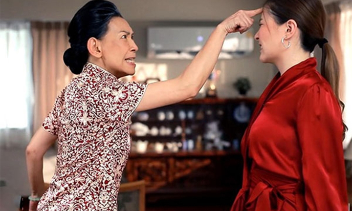 Tôi thông báo thuê bảo mẫu, mẹ chồng mắng chửi rồi đùng đùng bỏ về quê ngay trong đêm