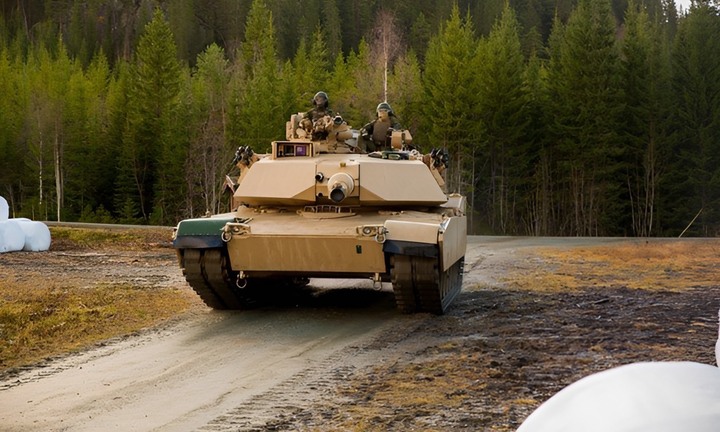 Mỹ ​​bắt đầu giao xe tăng Abrams cho Ukraine vào tháng 9