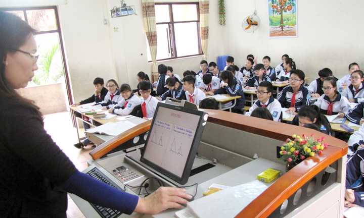 Mất cơ hội tăng lương, hơn 300 giáo viên Hà Nội bức xúc: Bộ GD&ĐT nói gì?