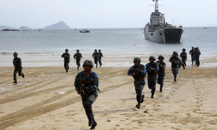 Xem Lính Hải quân đánh bộ 147 diễn tập đổ bộ đường biển tiêu diệt mục tiêu