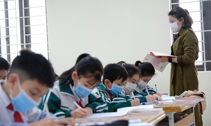 Loay hoay giải bài toán thiếu giáo viên: Càng tuyển càng thiếu