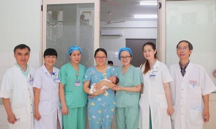 Hai lần phẫu thuật để cứu trẻ 34 tuần tuổi bị xoắn ruột non hiếm gặp