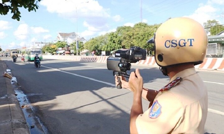 Cảnh sát giao thông có được mặc thường phục khi bắn tốc độ? 