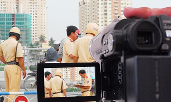 Có được quay phim, chụp hình CSGT đang làm nhiệm vụ? 