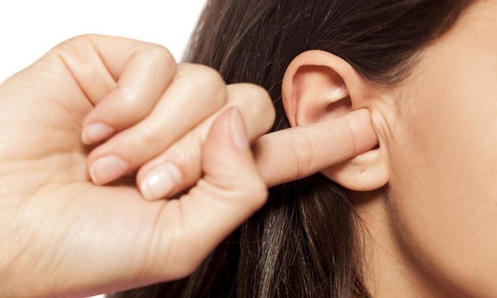 Lấy ráy tai thường xuyên có bị điếc không?