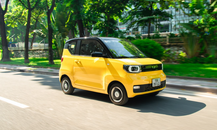 Ô tô điện mini HongGuang MiniEV có chi phí sạc rẻ hơn phí đổ xăng xe máy