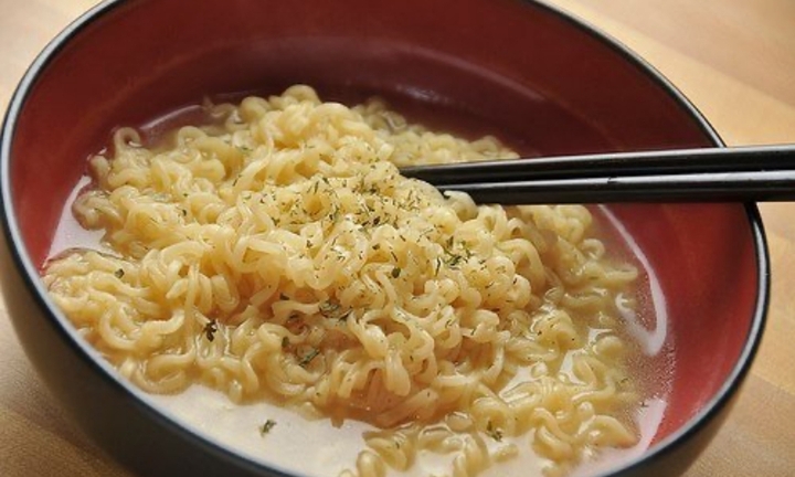 Những người không nên ăn mì tôm dù thèm đến mấy