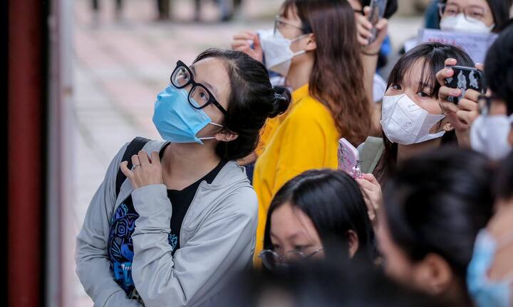 Ba năm liền không tăng học phí, nhiều đại học giảm thưởng, hạn chế nghiên cứu