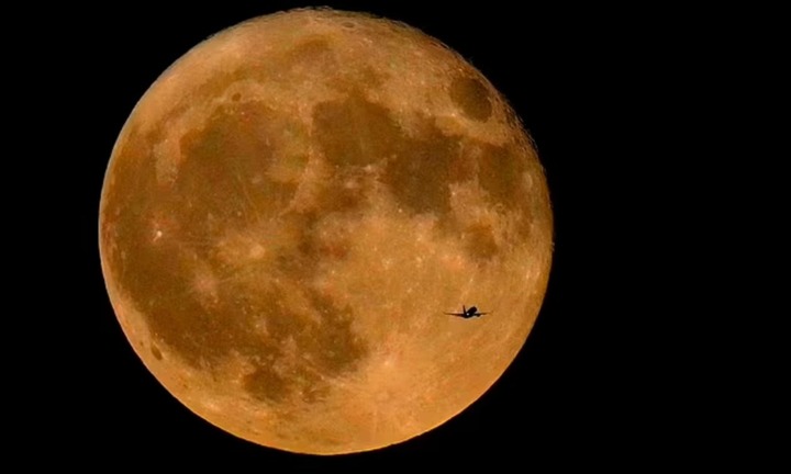 Hy hữu hai siêu trăng cùng xuất hiện trong tháng 8