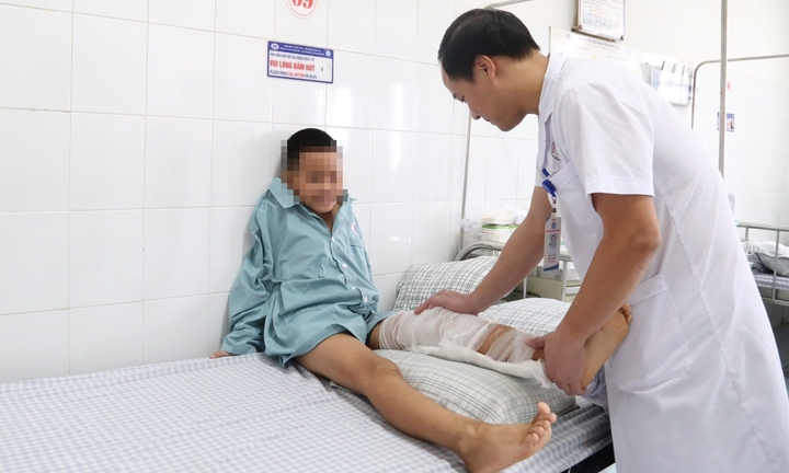 Nhập viện khẩn cấp vì sai lầm tai hại khi tự chữa mụn nhọt