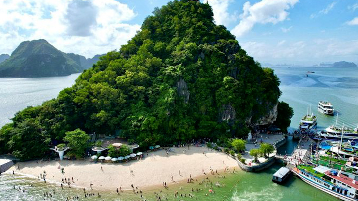 Ngắm hòn đảo đặt tên nhà du hành vũ trụ người Nga ở Vịnh Hạ Long