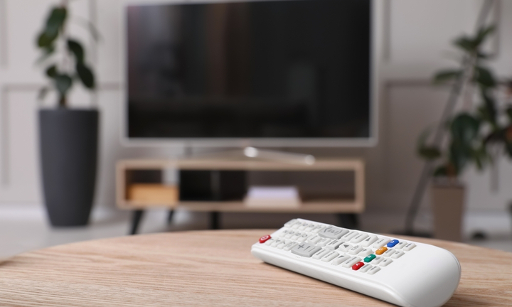 5 cách để tìm điều khiển tivi bị thất lạc không phải ai cũng biết