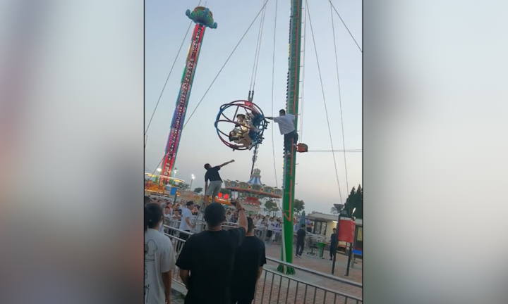 Kinh hoàng trò chơi mạo hiểm bị đứt cáp trên không trung, người chơi bị treo lơ lửng