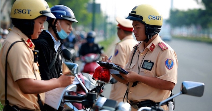 Người dân có được quyền kiểm tra giấy tờ của CSGT không? 