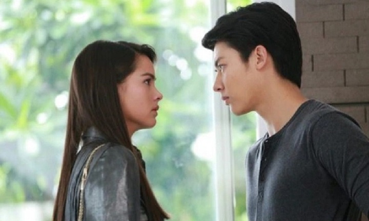 Bất ngờ phát hiện bí mật ẩn giấu trên chiếc xe hơi của chị đồng nghiệp