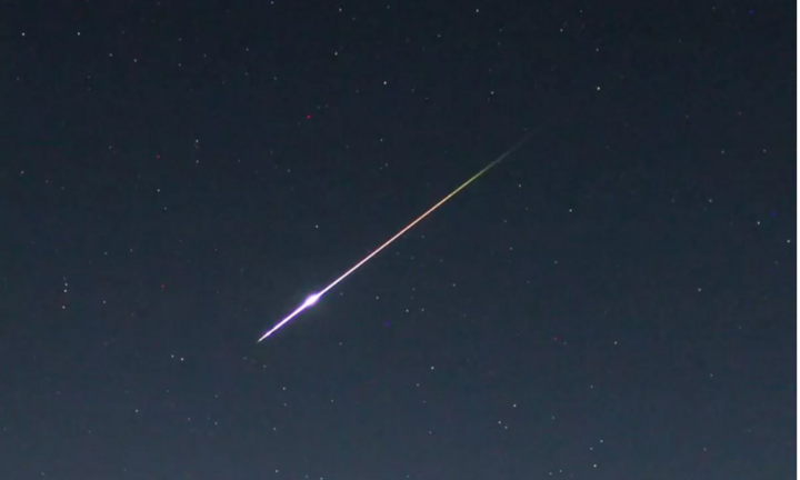 Quả cầu ánh sáng xuất hiện trên bầu trời Australia sau tiếng nổ lớn