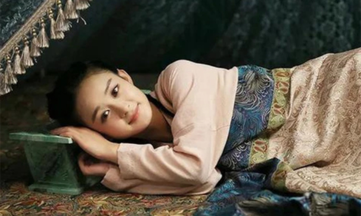 Khổ như cung nữ nhà Thanh, ngủ không được ngửa mặt lên trời