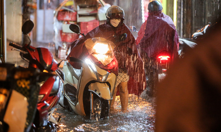 Thời tiết ngày 10/8: Bắc Bộ hứng mưa, Trung Bộ có nơi nắng nóng trên 38 độ C