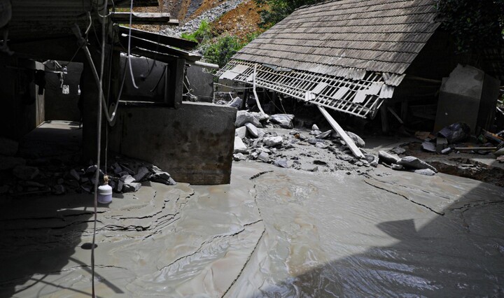 Bản làng tan hoang sau sự cố vỡ hồ thải quặng đồng ở Lào Cai