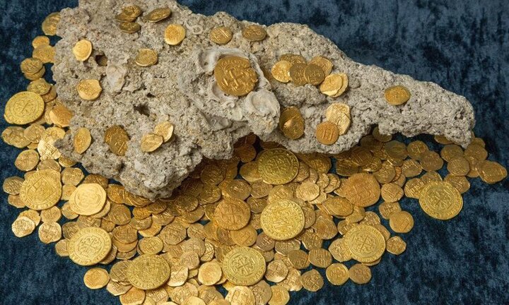 Lặn tìm xác tàu đắm dưới biển, nhóm người tìm thấy kho báu triệu đô