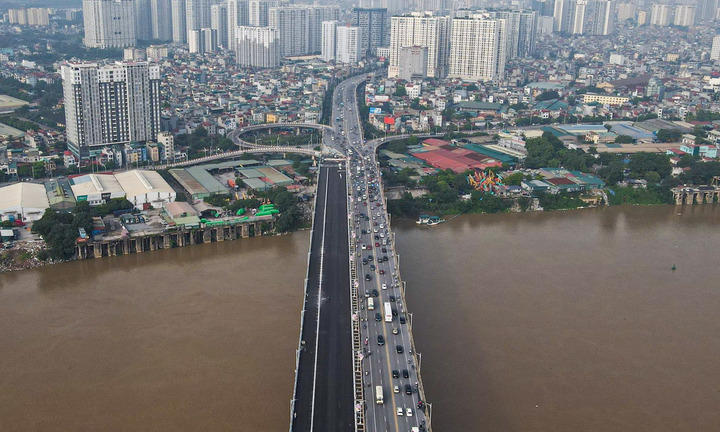 Cầu Vĩnh Tuy 2 gấp rút hoàn thiện trước ngày thông xe dịp Quốc khánh