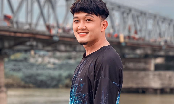 Bị nhận xét nói giọng giống diễn viên hài Chiến Thắng, sao nam phim Làng trong phố nói gì?