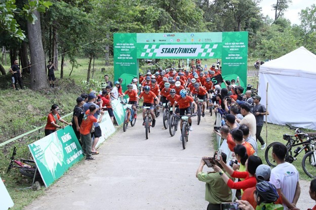 Hơn 160 VĐV tranh tài giải đua xe đạp hưởng ứng ngày Voi thế giới 12/8