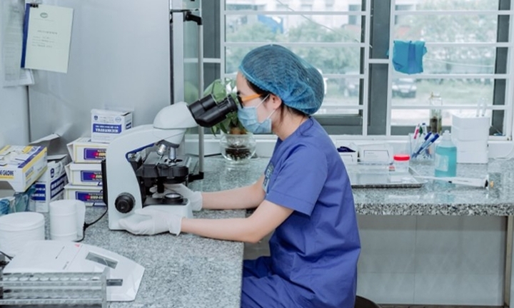 Sau biến cố đau lòng, bà mẹ U60 quyết sinh con ở tuổi mãn kinh