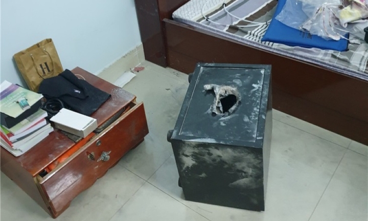 Bình Định: Chủ nhà đi đám cưới, trộm đục két sắt lấy hơn 400 triệu đồng