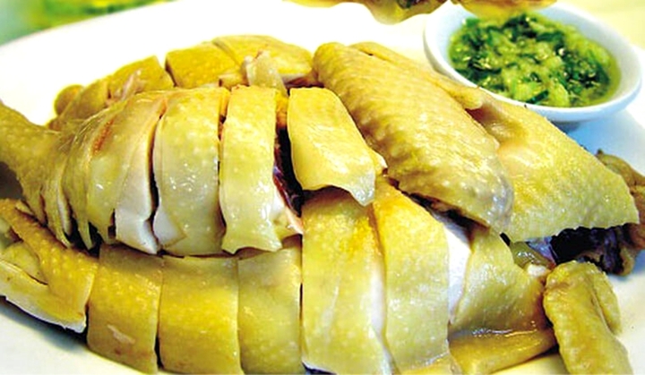 Gà luộc nên chặt hay để nguyên con trong tủ lạnh?