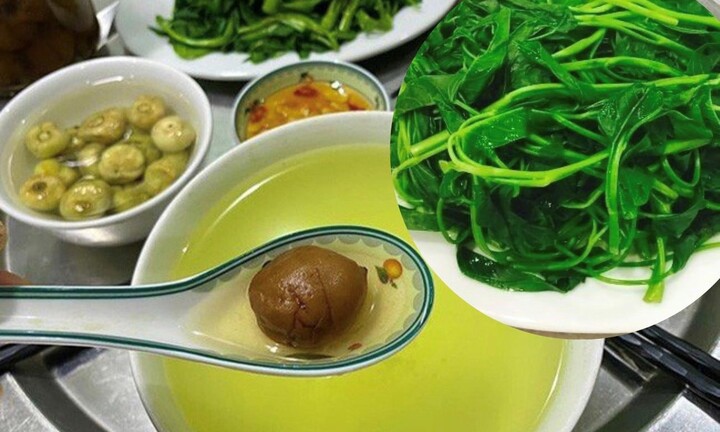 Luộc rau muống cho quả sấu trước hay sau mới đúng?